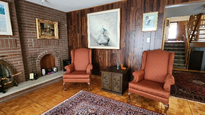 Estate sale of an art collector - furniture and paintings